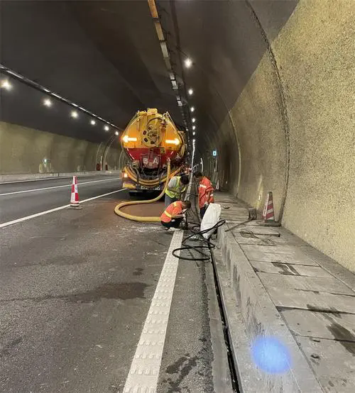 孝昌隧道排水渠清淤